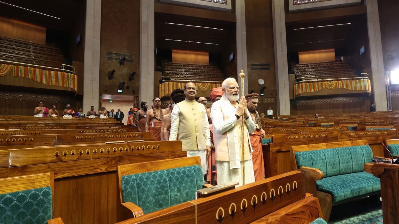 New Parliament: নয়া সংসদ ভবনকে কফিনের সঙ্গে তুলনা! উদ্বোধনের পরও মিটছে না বিতর্ক