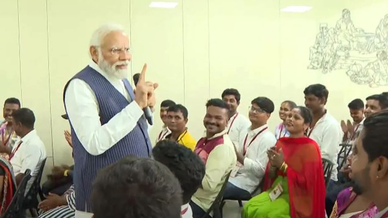 PM Narendra Modi: বিশ্বের কোথাও কোনও ভারতীয় সমস্যায় পড়লে সরকার বসে থাকবে না: মোদী