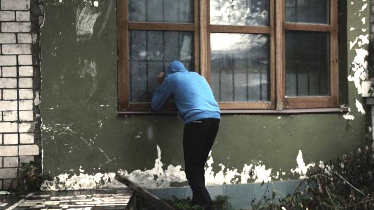 Molestation: দশম শ্রেণির ছাত্রীর শ্লীলতাহানির অভিযোগ গৃহশিক্ষকের বিরুদ্ধে, জানলা দিয়ে সব দেখল প্রতিবেশী