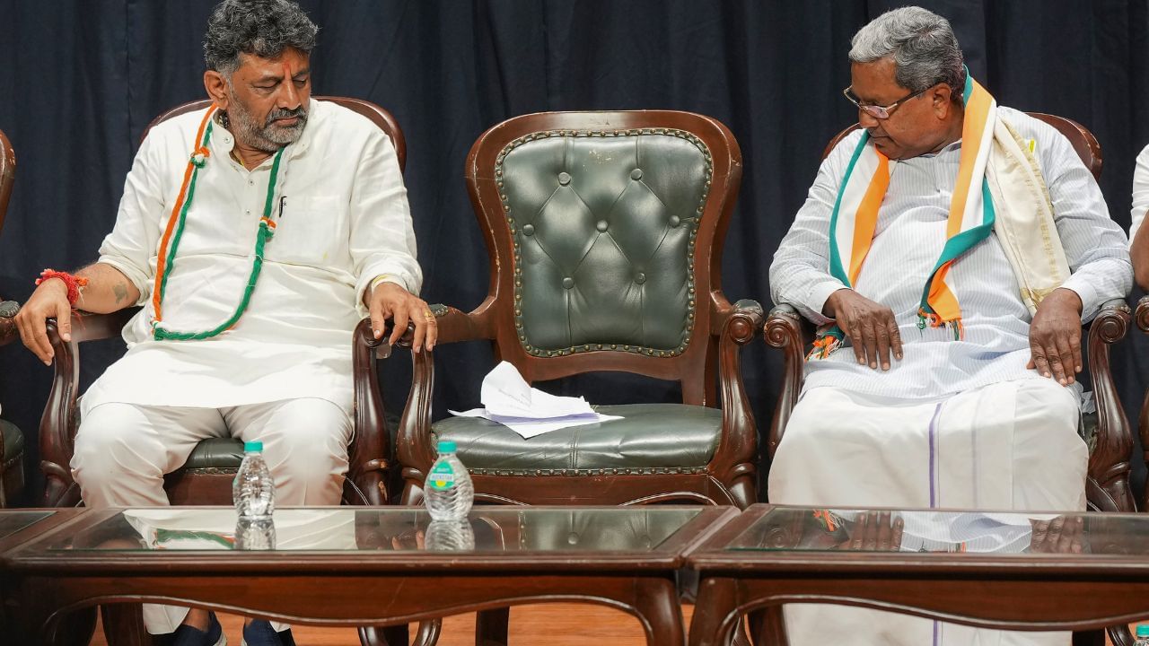 Karnataka Congress: সিদ্দারামাইয়া-শিবকুমারের উপরই বাজি, বিরোধ এড়াতে তৃতীয় পথে হাঁটবে কংগ্রেস?