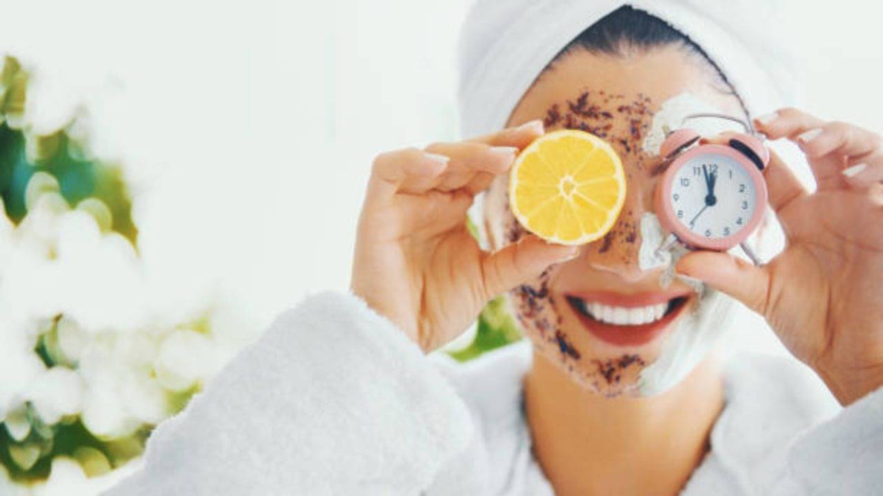 Lemon Peel: রস নয় লেবুর খোসা ঘষলেই মুখ কাঁচের মত চকচক করবে