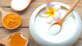 Skin Care At Home: ফেসিয়ালে নয়, ত্বকের জেল্লা ফেরাতে ভরসা রাখুন হেঁশেলের সাধারণ উপাদনে Skin Care At Home: ফেসিয়ালে নয়, ত্বকের জেল্লা ফেরাতে ভরসা রাখুন হেঁশেলের সাধারণ উপাদনে