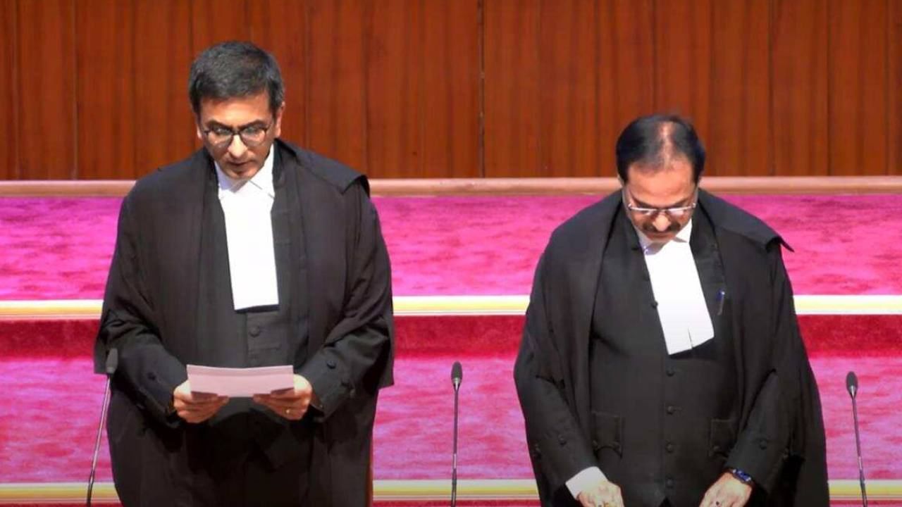 Supreme Court Justice: নতুন আইনমন্ত্রী আসার পরই অনুমোদন, সুপ্রিম কোর্টে শপথ দুই বিচারপতির