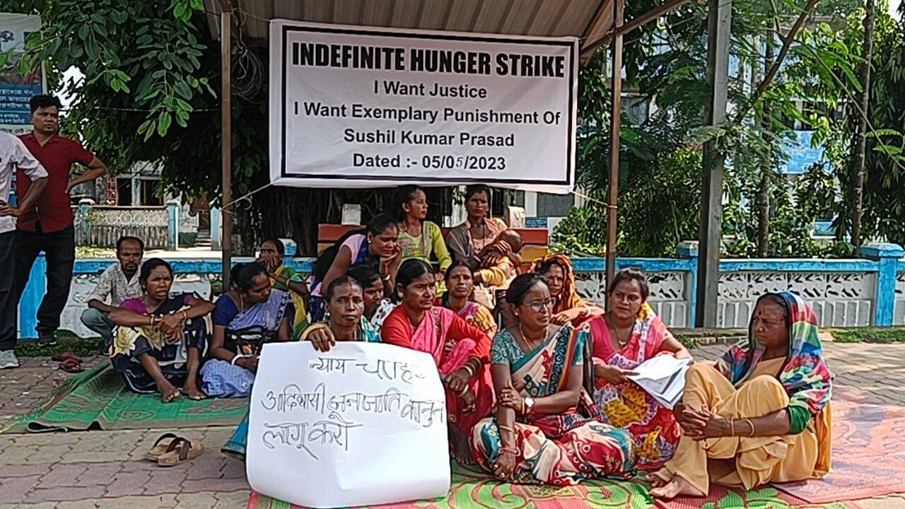 Trinamool Congress: তৃণমূলের ব্লক সভাপতিকে গ্রেফতারের দাবি, থানার সামনে ধরনায় দলেরই পঞ্চায়েত সমিতির সভাপতি