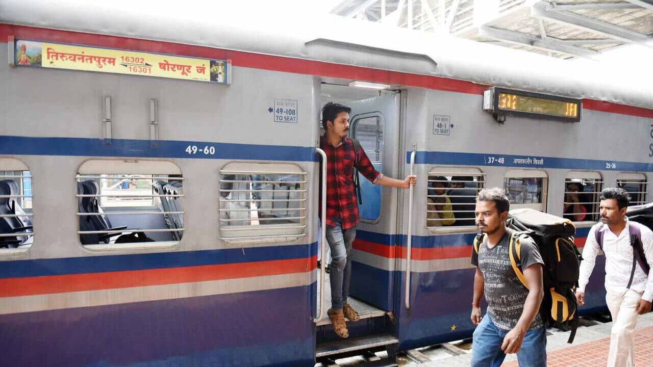 Train News: হল্ট স্টেশনে না থেমে এগিয়ে গেল ট্রেন, ভুল বুঝতে পেরে কী করলেন চালক