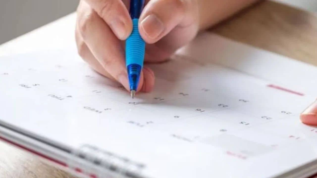 Govt Jobs: পাবলিক সার্ভিস কমিশন পরীক্ষায় বসবেন? দেখে নিন UPSC- ২০২৪ -এর ক্যালেন্ডার