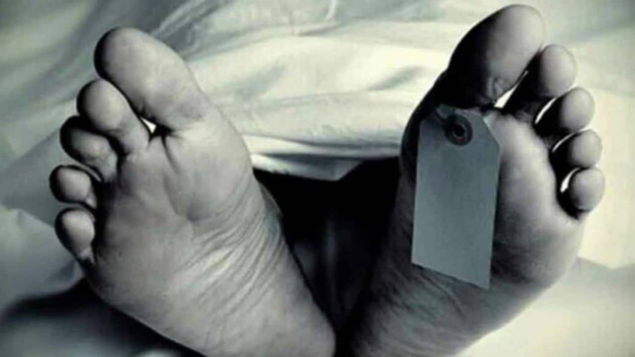 Directors death: ফের হোটেল-রুম থেকে উদ্ধার পরিচালকের দেহ, বিনোদন দুনিয়ায় মৃত্যুমিছিল