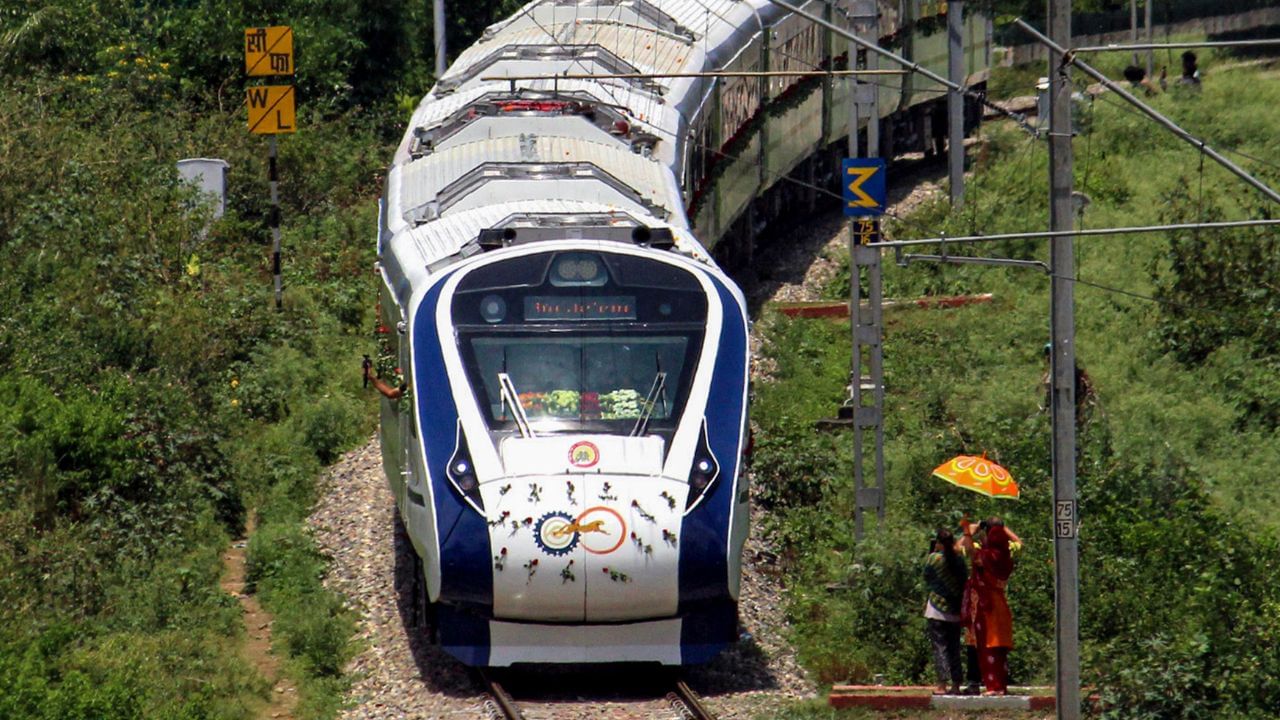 Vande Bharat Express: বন্দে ভারতে চড়েই এবার উত্তরাখণ্ড ঘুরতে যান, ট্রেনের ভাড়া ও সময়সূচি জেনে নিন