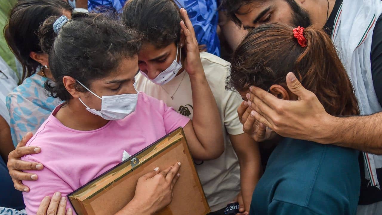 Wrestlers Protest: শেষ মুহূর্তে পদক বিসর্জনের সিদ্ধান্ত বাতিল কুস্তিগীরদের, মুখ খুললেন ব্রিজভূষণও