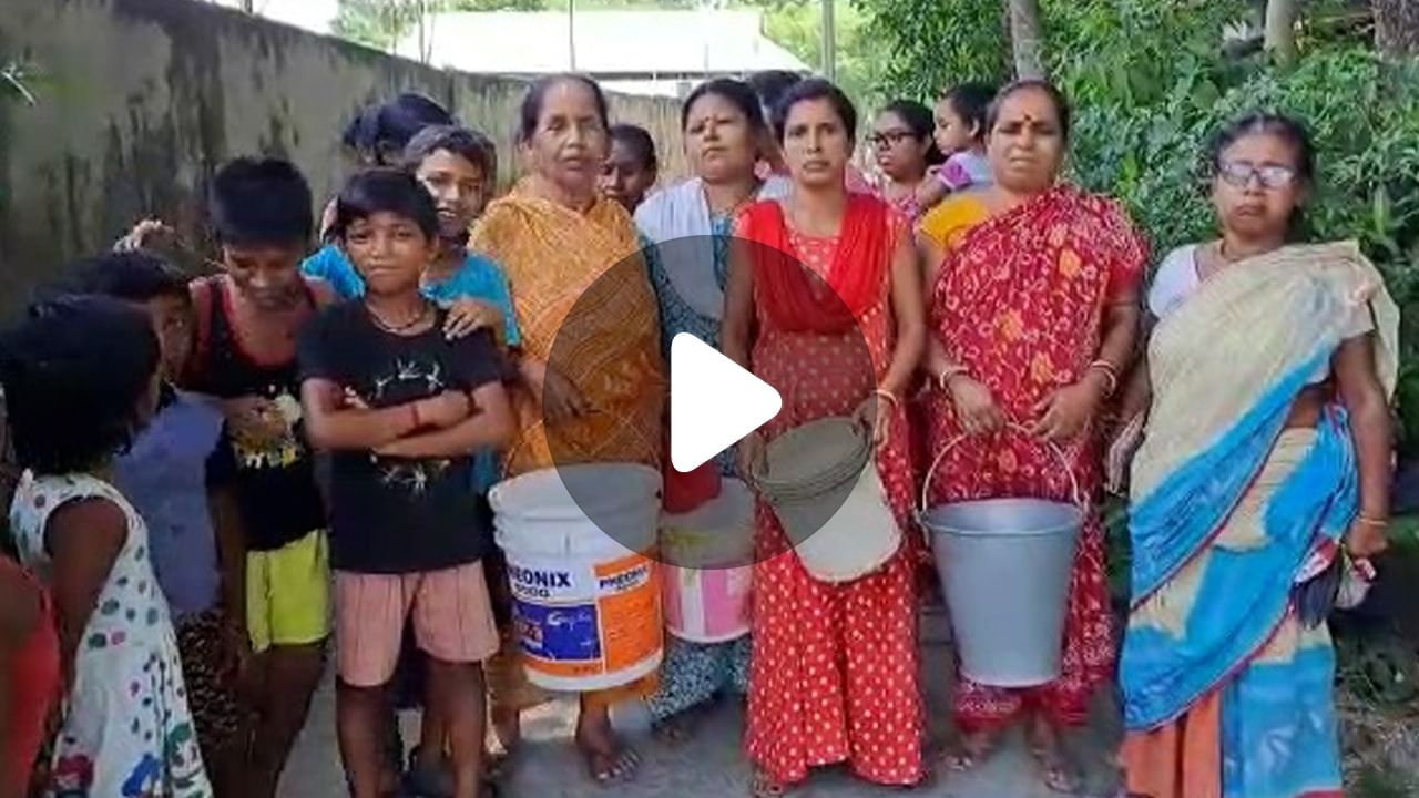 Moynaguri Water Crisis: কেনা জলে শৌচ কর্ম, প্রতিবাদে বিক্ষোভে সামিল পুরবাসীরা