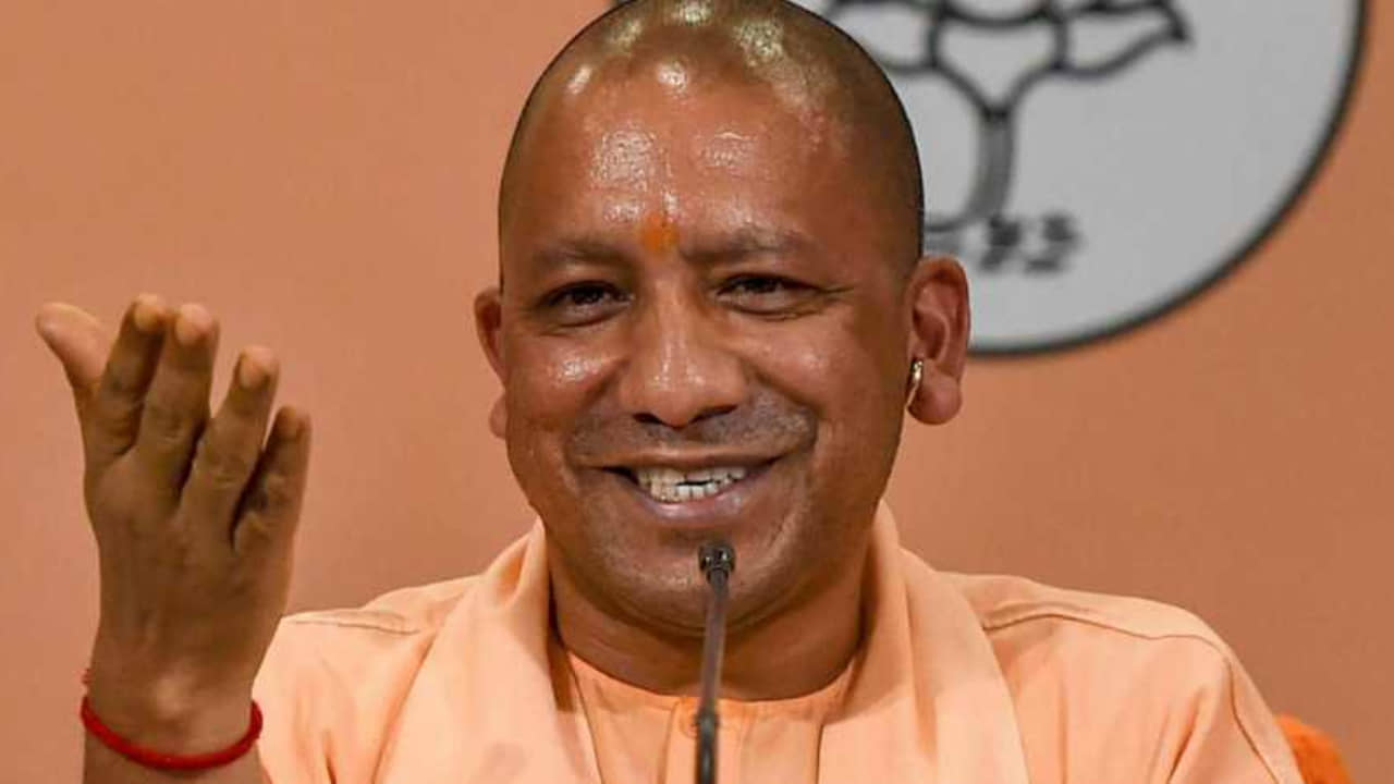 7th Pay Commission: বাংলায় DA নিয়ে দরাদরি, সেই সময় সরকারি কর্মচারীদের সুখবর শোনাল যোগী সরকার