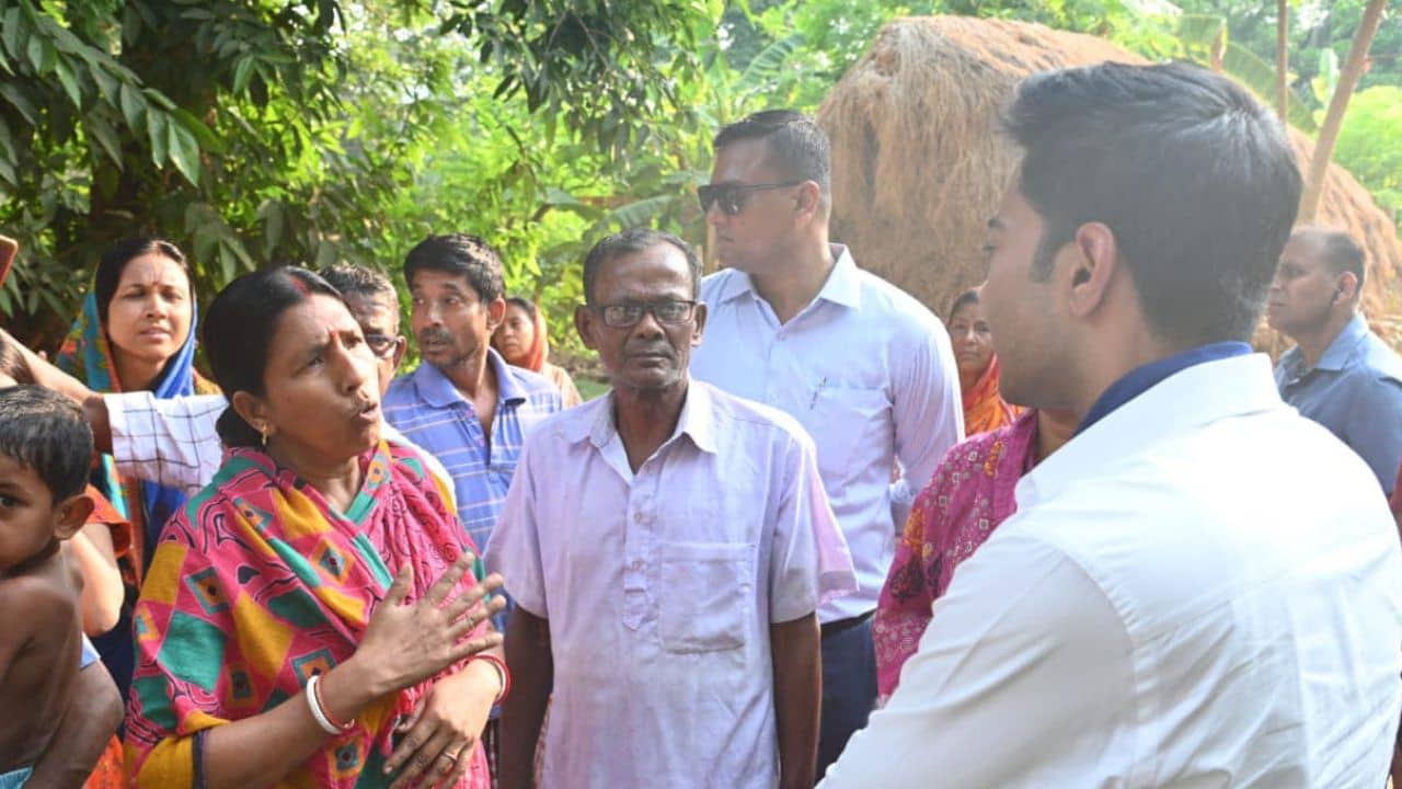 Burdwan: কথা দিয়েছেন অভিষেক, ২৪ ঘণ্টার মধ্যে রাস্তার মাপজোক শুরু