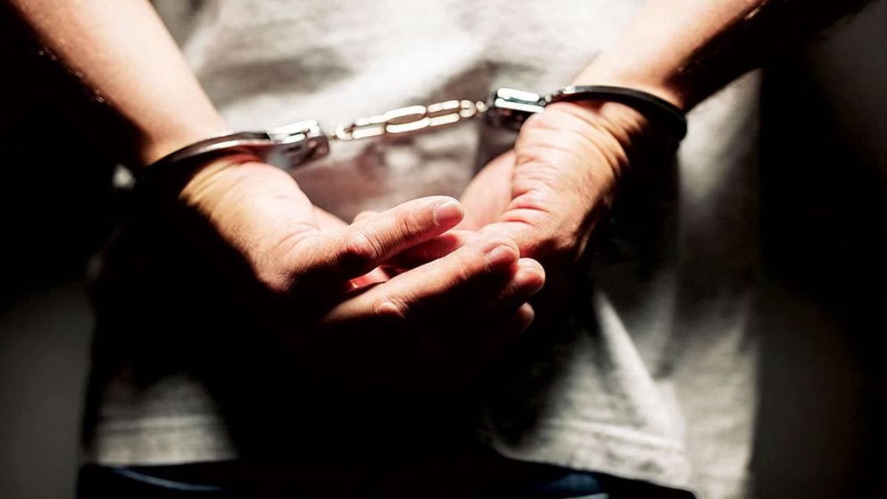 Mumbai: বিয়ের আগে যৌন সম্পর্কে নিমরাজি প্রেমিকা, রাস্তায় যুবতীকে শারীরিক নিগ্রহ প্রেমিকের Mumbai: বিয়ের আগে যৌন সম্পর্কে নিমরাজি প্রেমিকা, রাস্তায় যুবতীকে শারীরিক নিগ্রহ প্রেমিকের