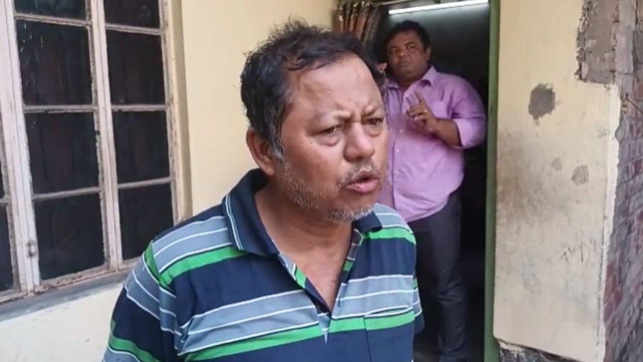 Crackers Recover: জামাইষষ্ঠীতে শ্যালকের পাঠানো বাক্সই ডেকে আনল বিপদ, বাড়ি ভর্তি পুলিশ, তুলে নিয়ে গেল জামাইবাবুকে