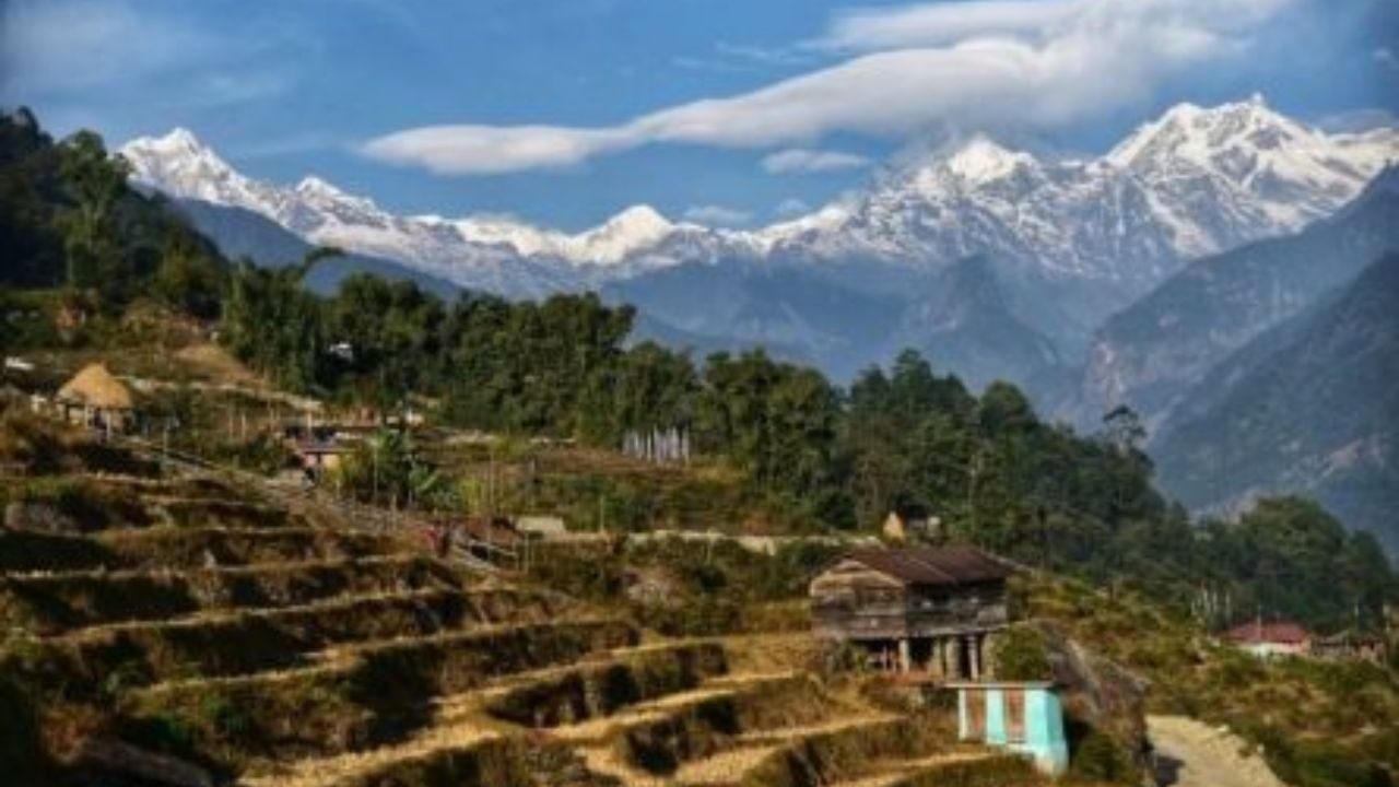 West Sikkim: গরমের ছুটি শেষ হওয়ার আগে পাড়ি দিন পাহাড়ে, রডোডেনড্রনে ঘেরা বার্মিওক রয়েছে আপনার অপেক্ষায়