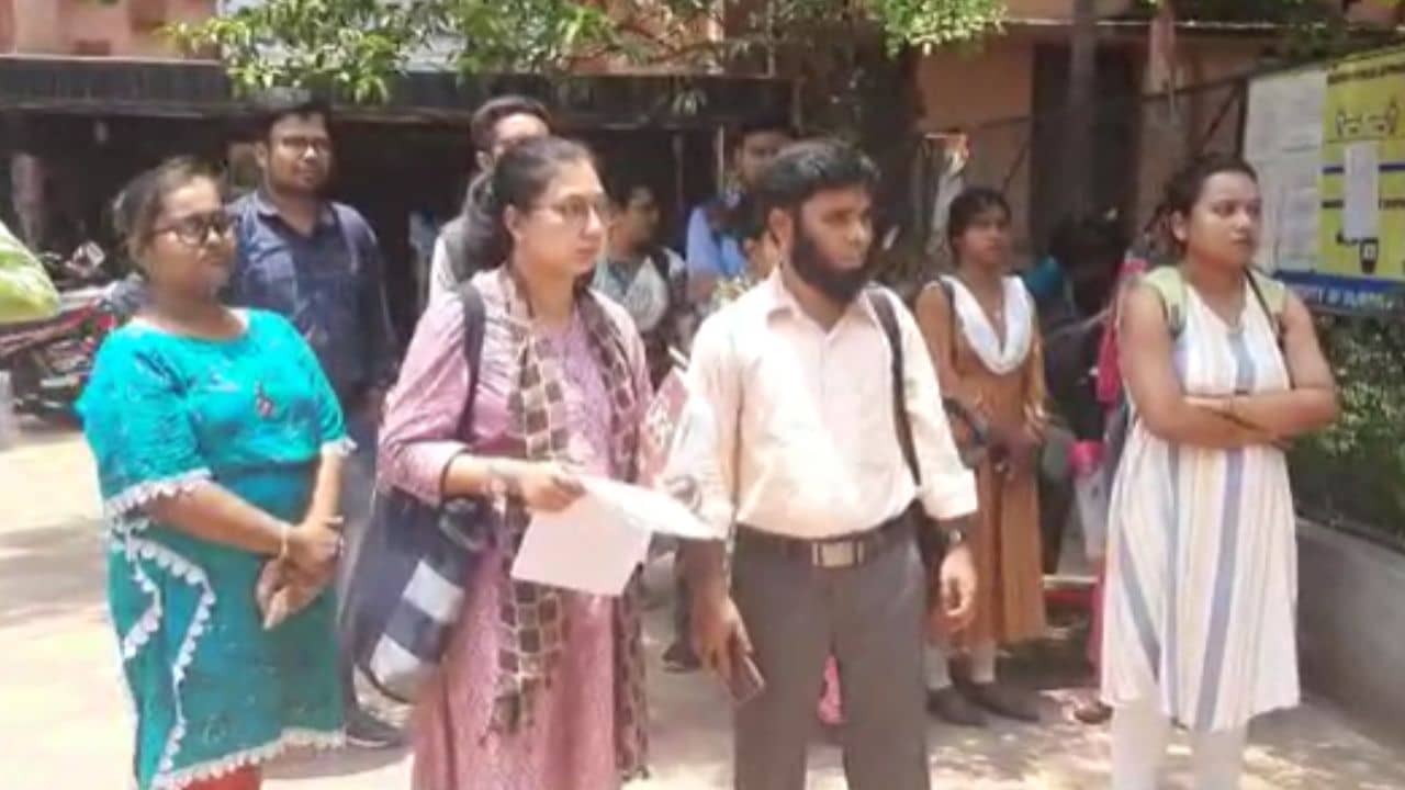 Burdwan University: শক্তিগড়ে বেলাইন ট্রেন, গাড়ির সমস্যায় স্থগিত হল বর্ধমান বিশ্ববিদ্যালয়ের পরীক্ষা