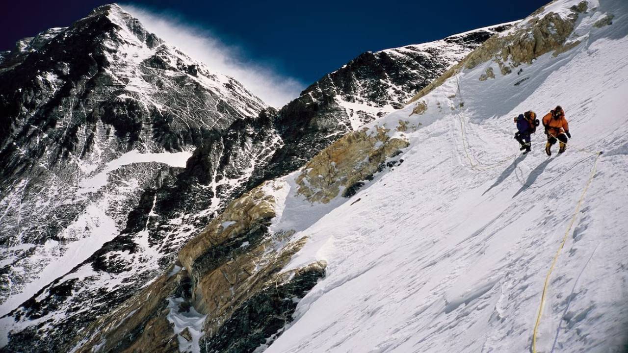 Everest Climbing: বুকে পেসমেকার নিয়ে এভারেস্ট অভিযানে ভারতীয়, অসুস্থ হয়ে বেস ক্যাম্পে মৃত্যু মহিলা পর্বতারোহীর