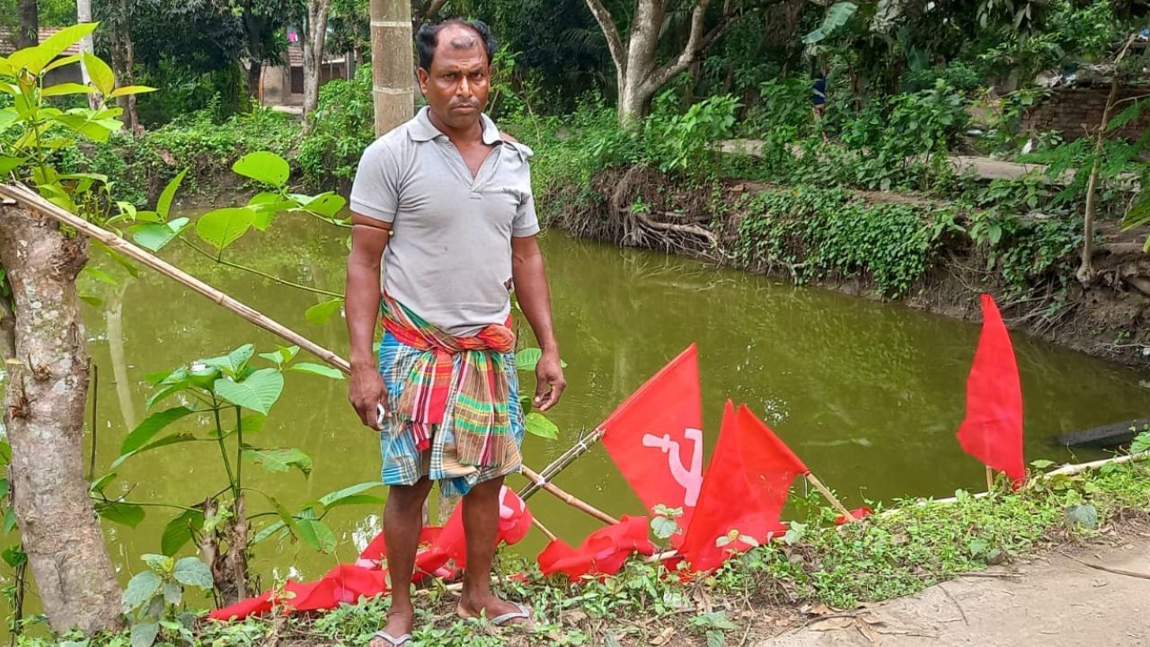 TMC-CPIM: সিপিএমের পতাকা ছিঁড়ে ফেলে দেওয়া হল পুকুরে, ফের উত্তপ্ত ভাঙড়