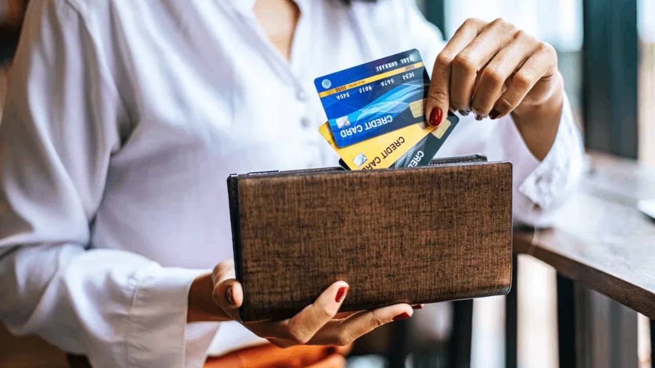 Credit Card Pros & Cons একাধিক ক্রেডিট কার্ড ব্যবহার করেন? কী সমস্যার
