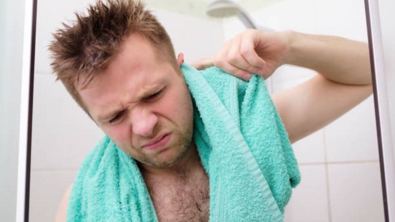 Remove Water from Ears: স্নানের সময় কানে জল ঢুকেছে? চুইংগাম চিবোলেই কমে যাবে অস্বস্তি