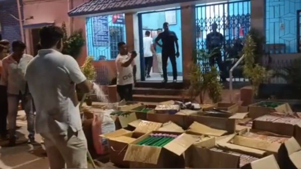 Firecracker Factory: ২৫০ কেজি নিষিদ্ধ বাজি উদ্ধার, বিপদ এড়াল কৃষ্ণনগর!