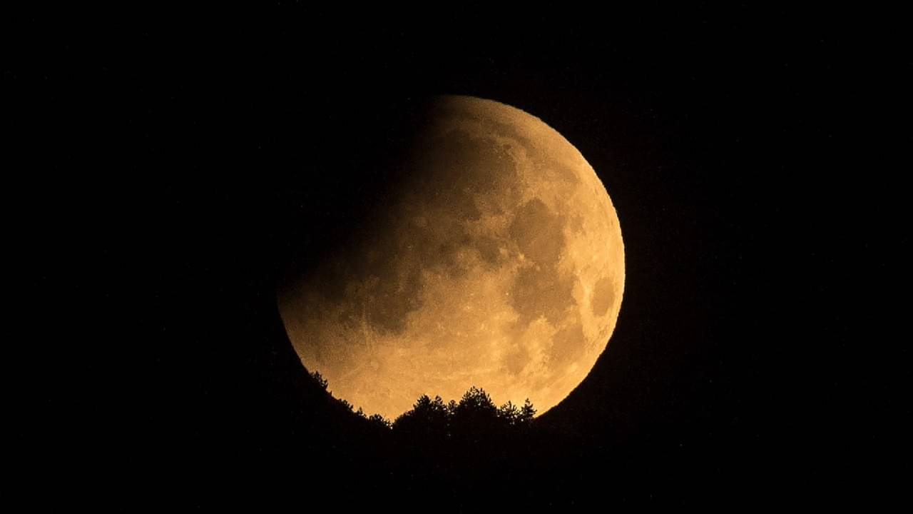 Chandra Grahan 2023: আজ এক অন্যরকম চন্দ্রগ্রহণ, কলকাতায় কখন দেখা যাবে সেই বিরল দৃশ্য?