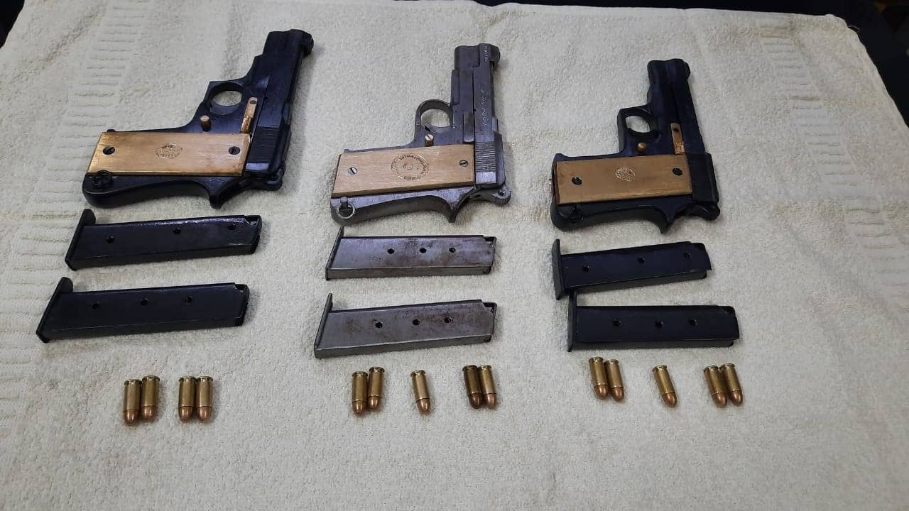 Firearms Recover: বিহার থেকে অস্ত্র পাচারের ছক, কাটোয়া স্টেশন থেকে গ্রেফতার তিন, উদ্ধার প্রচুর আগ্নেয়াস্ত্র