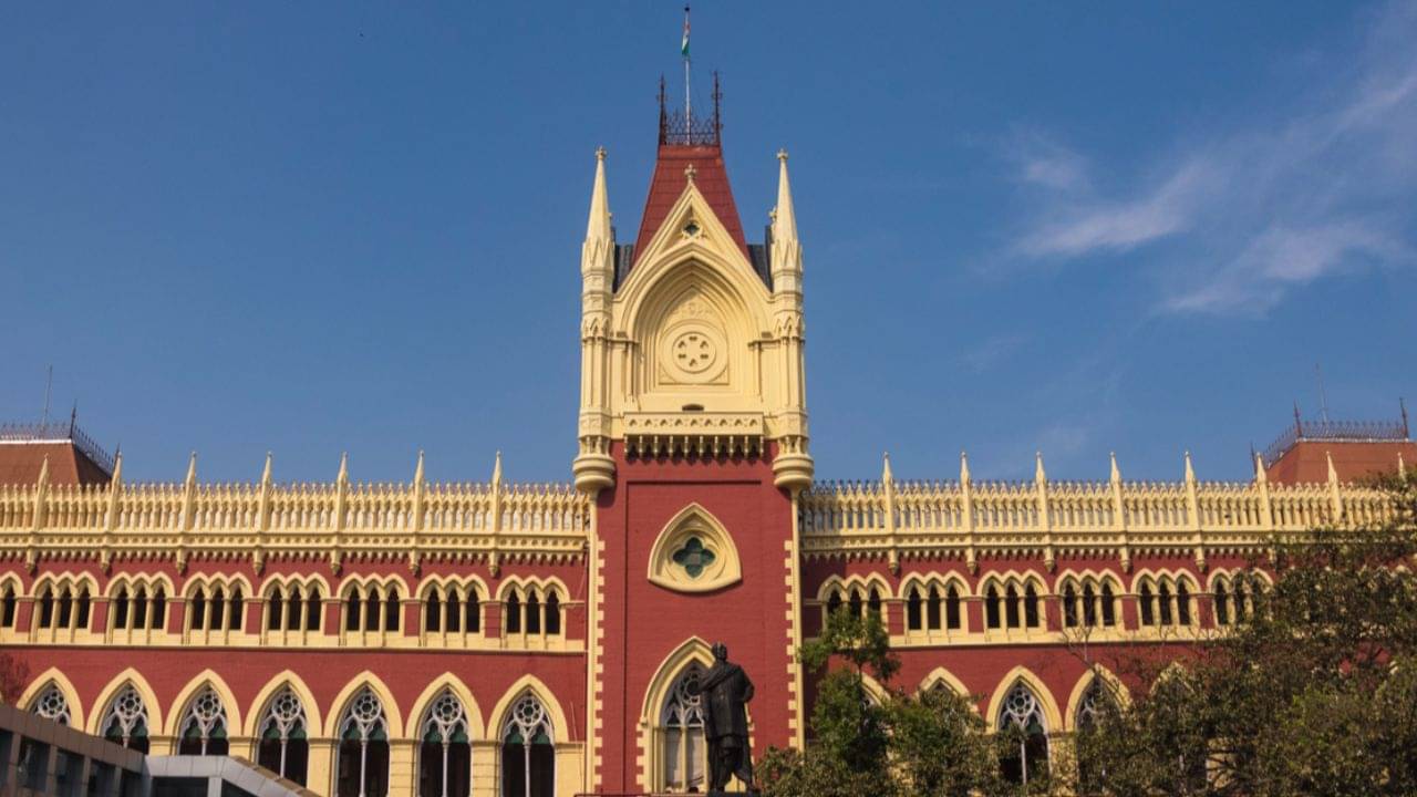 Primary Teacher: এখনই চাকরি যাচ্ছে না ৩২ হাজার প্রাথমিক শিক্ষকের, অন্তর্বর্তী স্থগিতাদেশ ডিভিশন বেঞ্চের