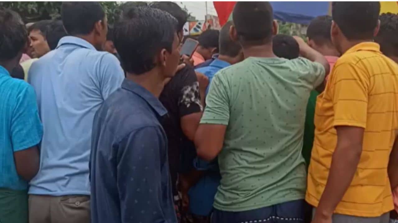 Beaten: চোরাই টোটো বিক্রির চেষ্টা, আটকে রেখে বেধড়ক মার দুই যুবককে