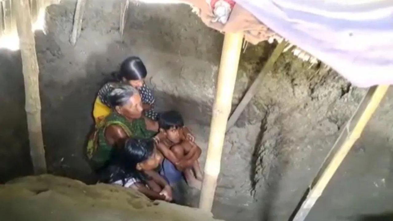 Moynaguri: Tv9 বাংলার খবরের জের, চৌবাচ্চায় দিন কাটানো পরিবারের বাড়িতে নলকূপ বসাল বিজেপি Moynaguri: Tv9 বাংলার খবরের জের, চৌবাচ্চায় দিন কাটানো পরিবারের বাড়িতে নলকূপ বসাল বিজেপি