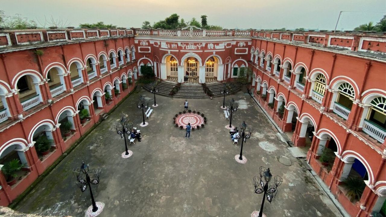 Itachuna Rajbari: রবিবারের দুপুরে ভূরিভোজ রাজকীয়ভাবে করতে চান? আজই চলে যান ইটাচুনা রাজবাড়ি