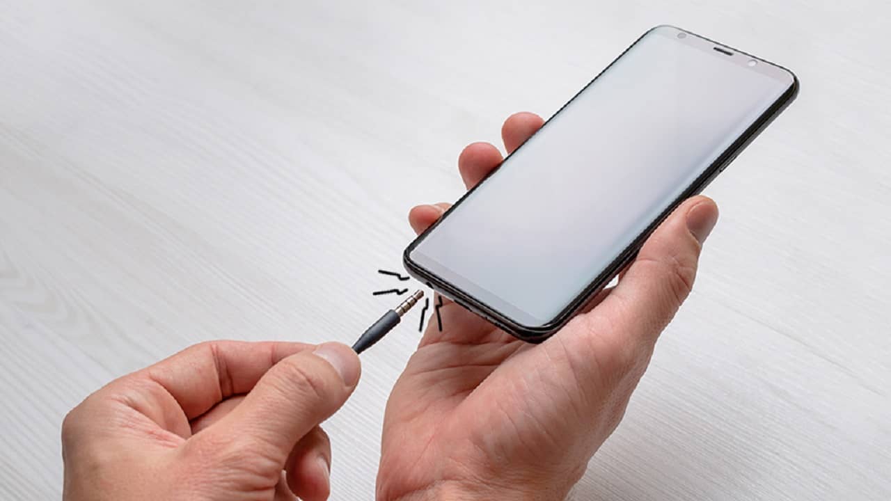 Mobile Tips: হেডফোনের জ্যাক খারাপ হলেও নো টেনশন, এই উপায়ে ঠিক হয়ে যাবে বাড়িতে বসেই