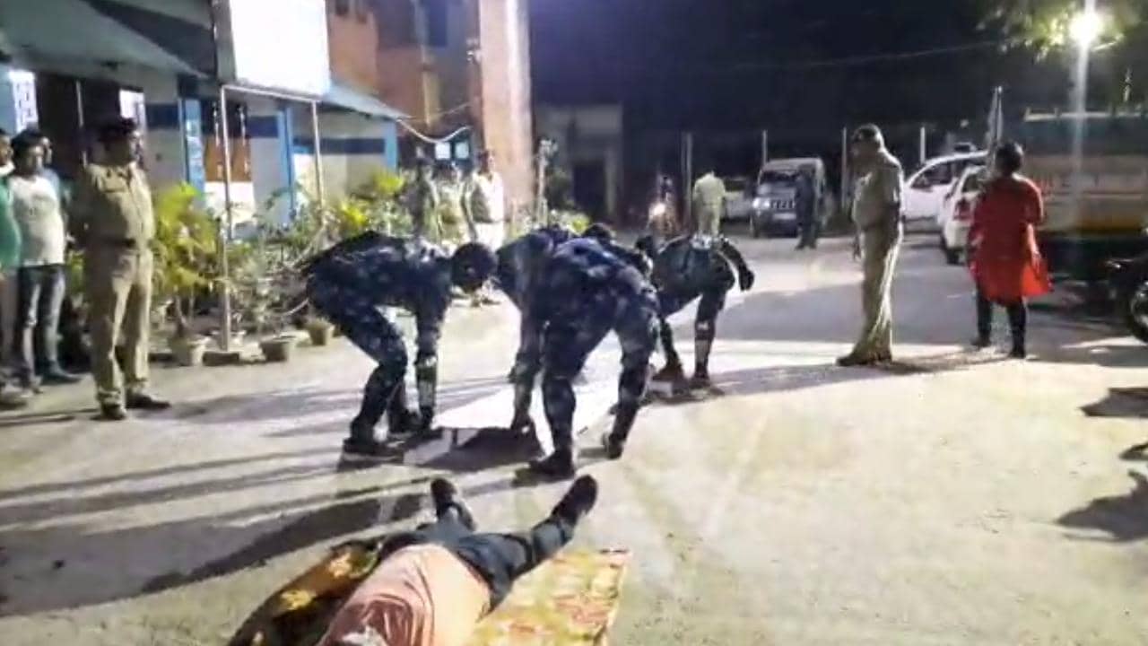 Kaliyaganj: কালিয়াগঞ্জের ঘটনায় ‘শিক্ষা’? গভীর রাত পর্যন্ত মৃতদেহ নিয়ে যাওয়ার প্রশিক্ষণ চলল পুলিশের