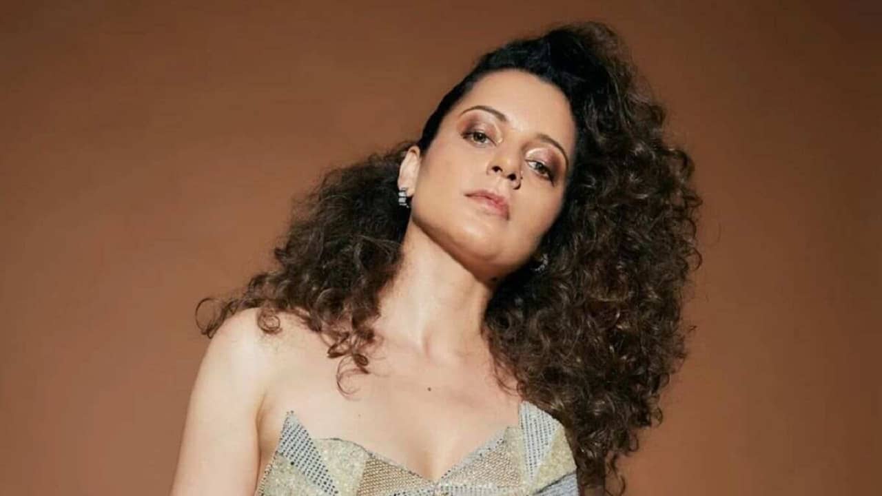Kangana Ranaut: ছোট জামা পরে মন্দিরে, ক্ষোভে ফেটে পড়লেন বলিউডের বিতর্কিত কুইন কঙ্গনা