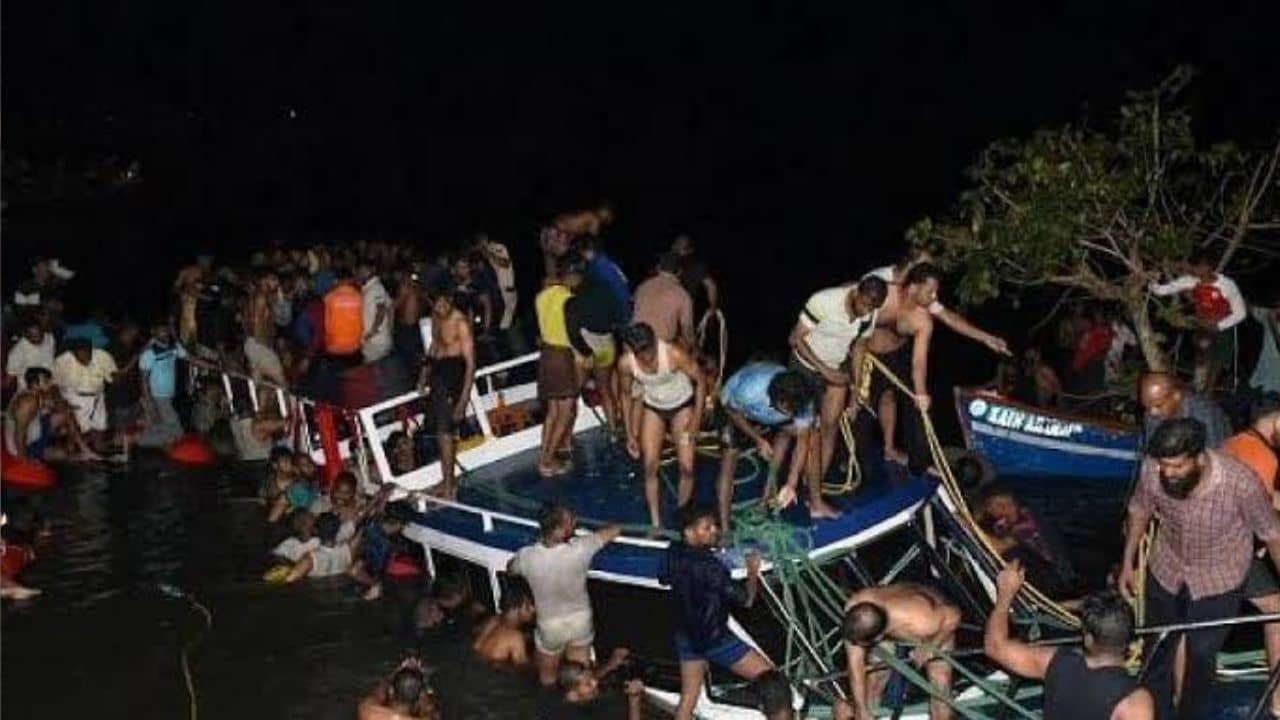 Kerala Houseboat Capsize: চরের পাঁকে আটকে দেহ, কেরলে হাউসবোট ডুবিতে মৃতের সংখ্যা বেড়ে দাঁড়াল ২২-এ