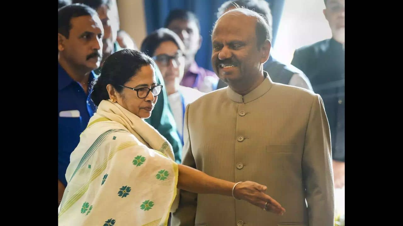 Mamata Banerjee-CV Ananda Bose: পছন্দ না হলে বিল ফেরত পাঠান, রাজ্যপাল বোসকে স্পষ্ট বার্তা মমতার