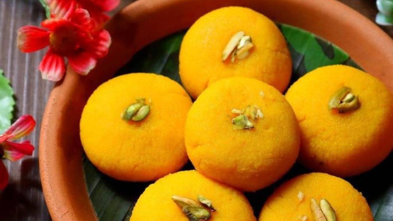Mango Sandesh Recipe: শেষপাত জমাতে চটজলদি বানিয়ে ফেলুন আম-সন্দেশ, রইল রেসিপি