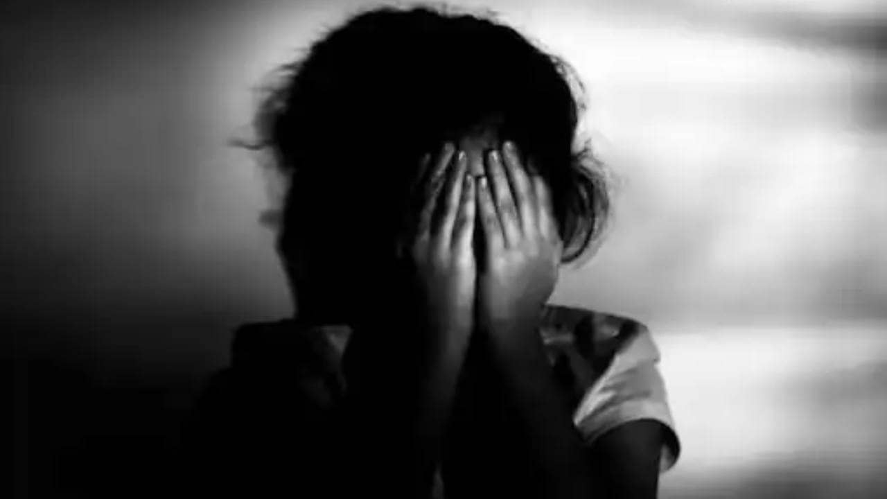 Durgapur: ধর্ষণের অভিযোগ তুলে নিতে নির্যাতিতার পরিবারকে চাপ? যুব তৃণমূল নেতাকে সাসপেন্ড করল দল