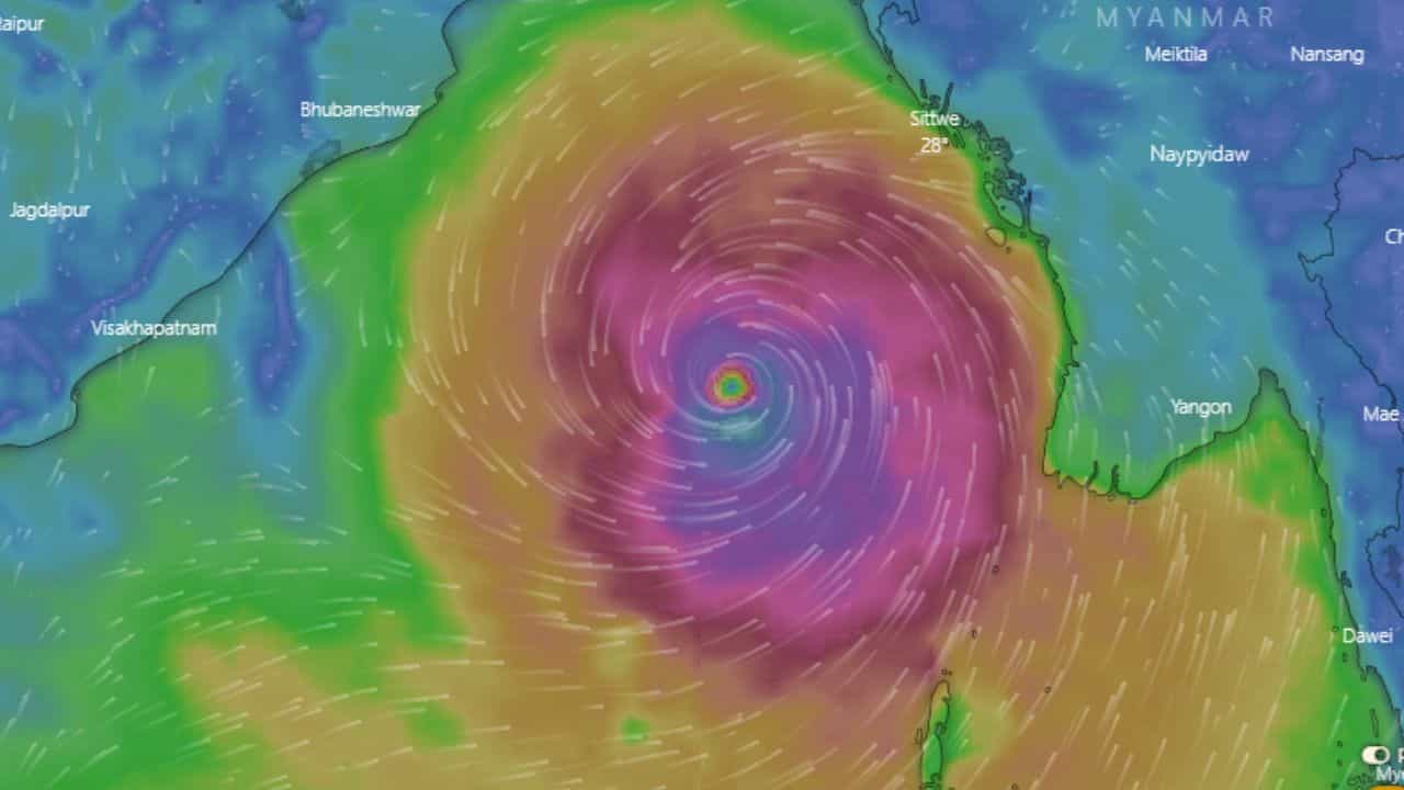 Cyclone Mocha: মোখার গতি ঘণ্টায় ২৪০ কিমি, তাণ্ডব চালাবে এই ঘূর্ণিঝড় Cyclone Mocha: মোখার গতি ঘণ্টায় ২৪০ কিমি, তাণ্ডব চালাবে এই ঘূর্ণিঝড়