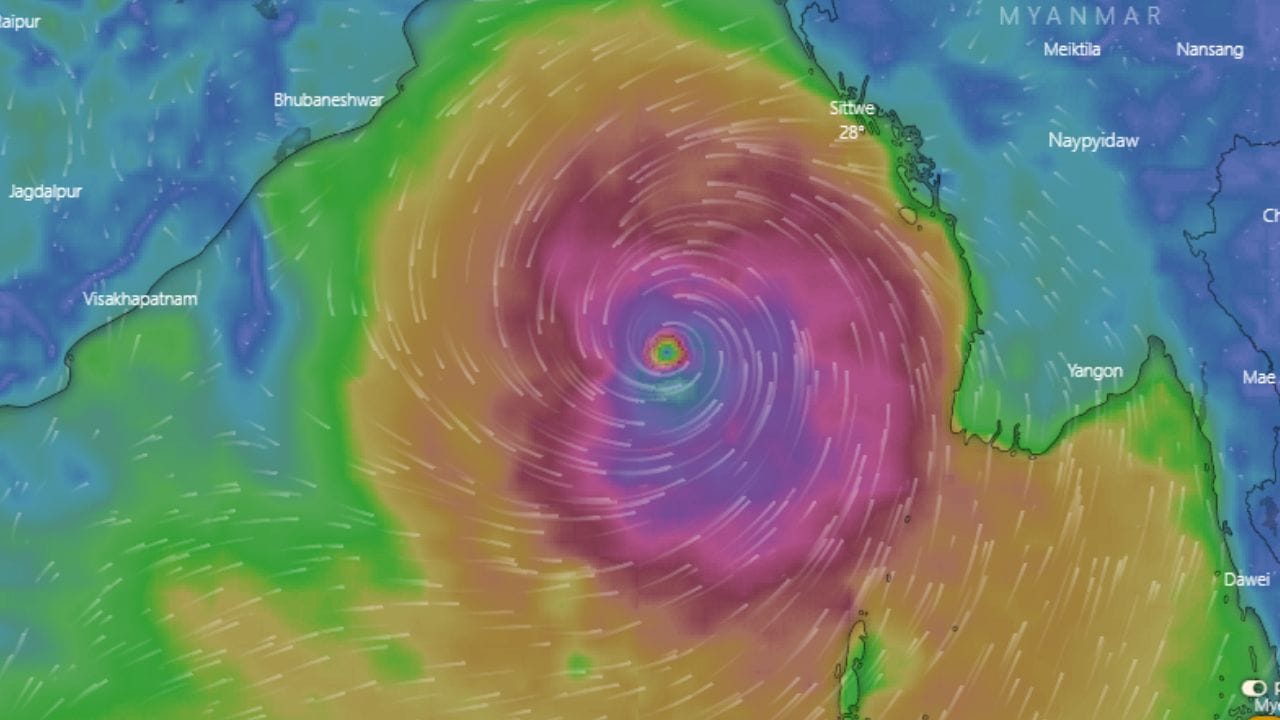 Cyclone Mocha: মোখার গতি ঘণ্টায় ২৪০ কিমি, তাণ্ডব চালাবে এই ঘূর্ণিঝড় Cyclone Mocha: মোখার গতি ঘণ্টায় ২৪০ কিমি, তাণ্ডব চালাবে এই ঘূর্ণিঝড়
