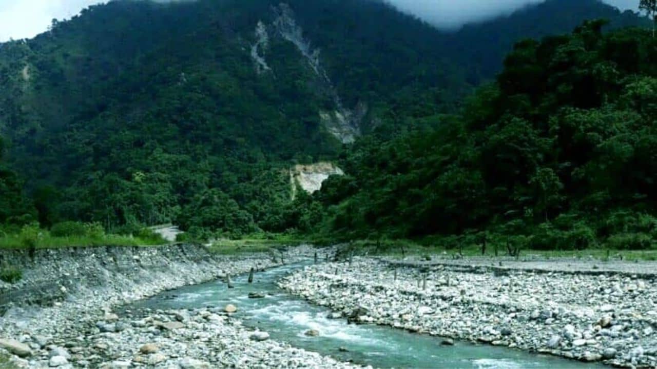 Dooars: তিস্তার খরস্রোতার জল স্পর্শ করতে পাড়ি দিন মংপংয়ে, সেবক রোড থেকে মাত্র ৩০ মিনিট