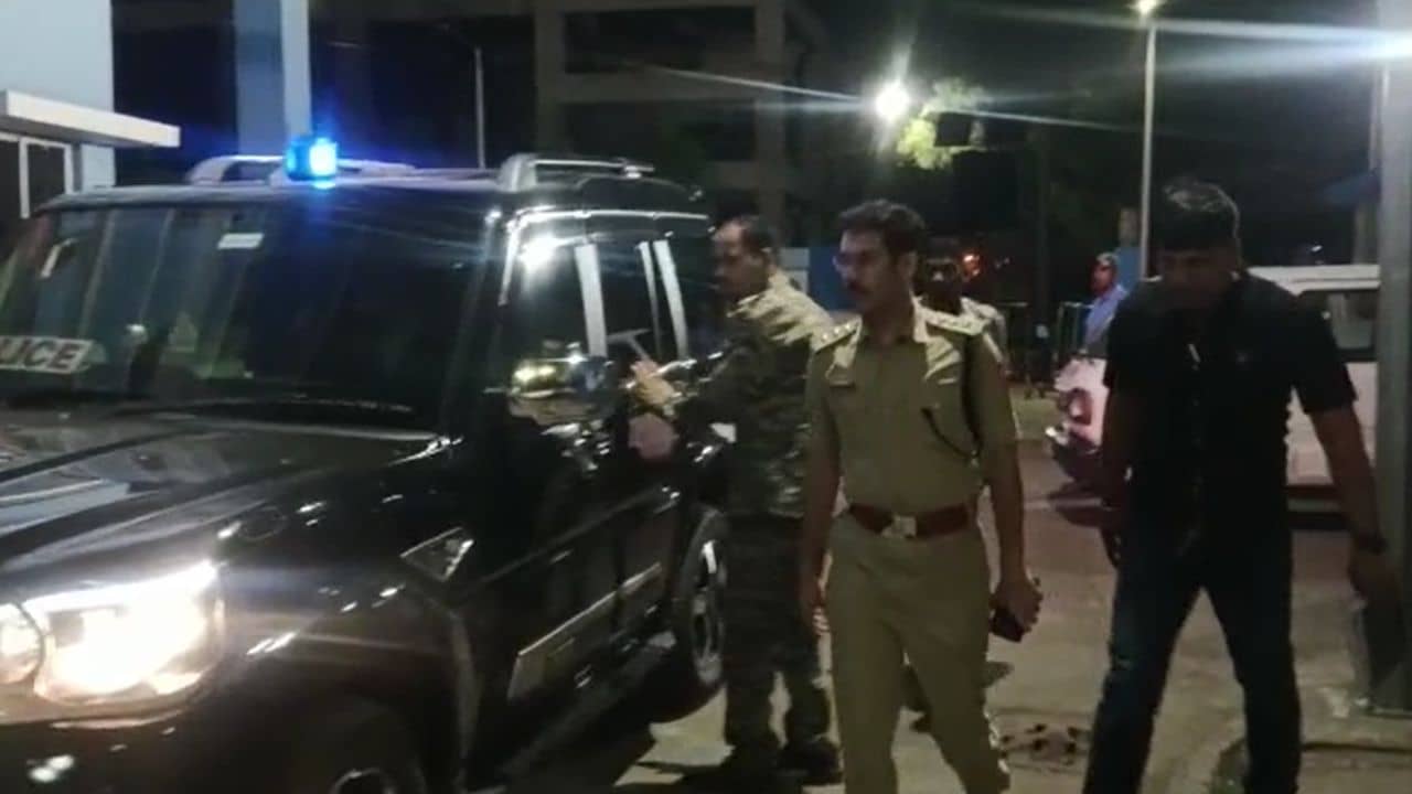 Murder Case: গলায় ব্লেড চালিয়ে দিলেন প্রতিবেশী, হাসপাতালেই মৃত্যু দুই ভাইয়ের