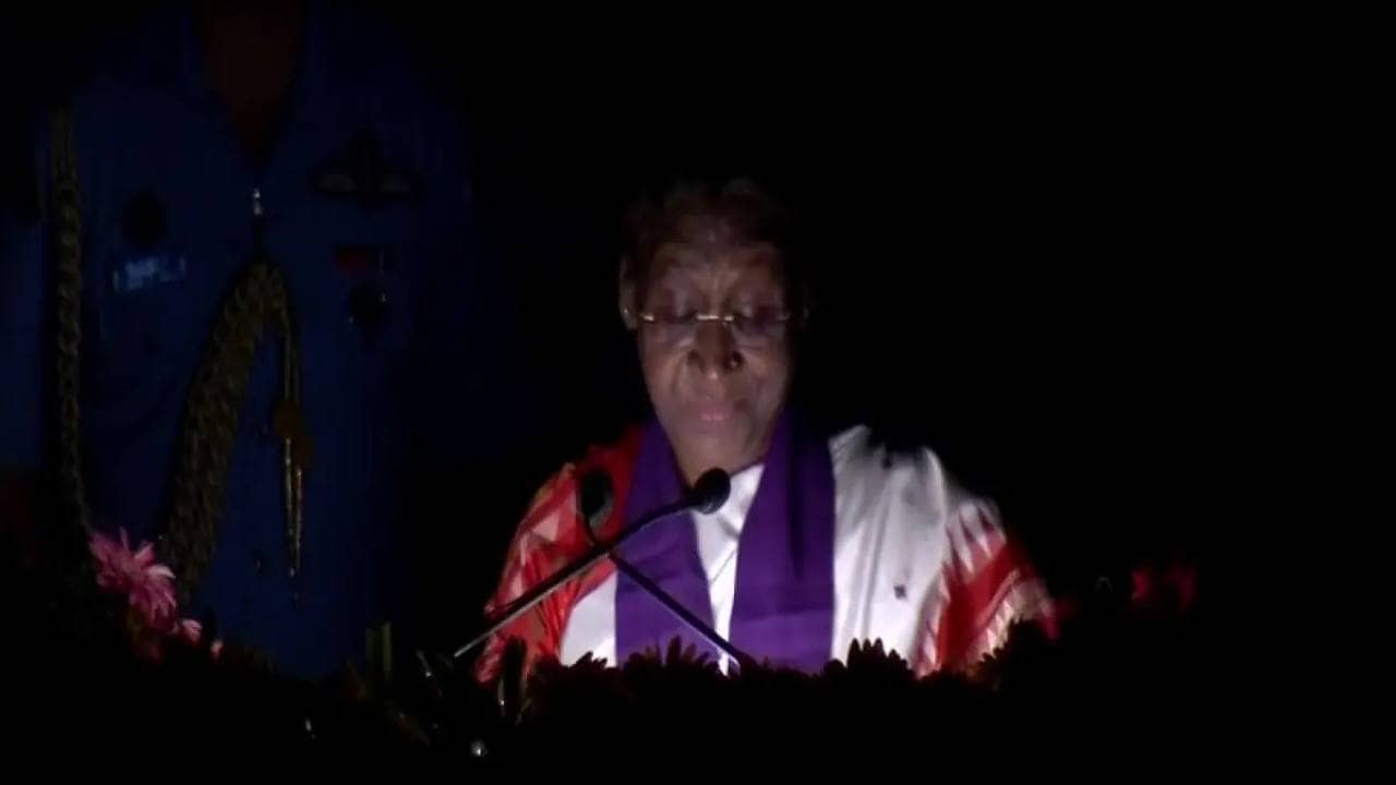President Droupadi Murmu: রাষ্ট্রপতির বক্তৃতার সময়ই গেল বিদ্যুৎ, ৯ মিনিট অন্ধকারে  দাঁড়িয়ে কী বললেন দ্রৌপদী মুর্মু