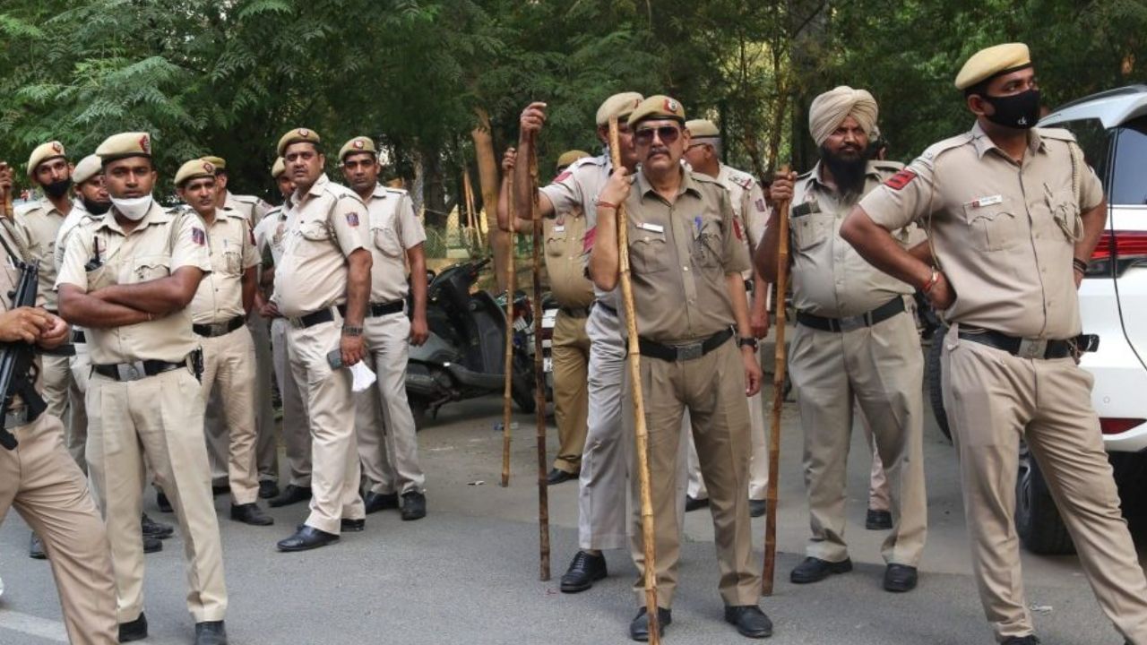 Assam Police: অতিরিক্ত মদ্যপানের 'শাস্তি'! স্বেচ্ছাবসরের খাঁড়া নামতে চলেছে ৩০০ পুলিশকর্মীর ঘাড়ে