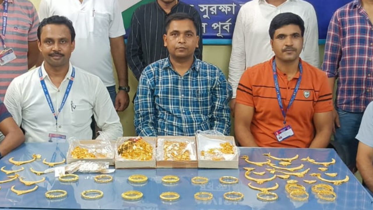 Gold Recover: সোনার হার, বালা, কানের দুল; হাওড়া স্টেশনে যুবকের ব্যাগে কেজি কেজি সোনা