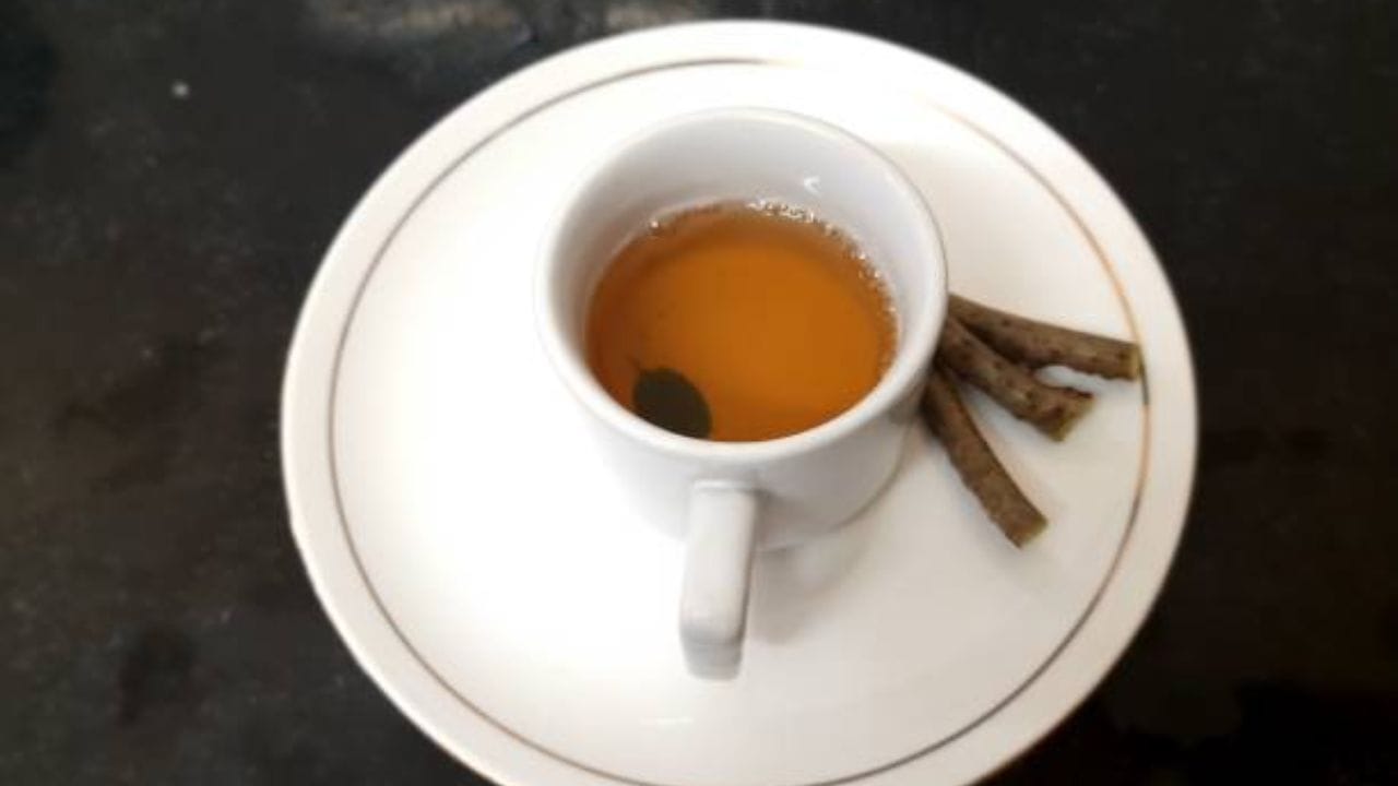 আয়ুর্বেদে গিলয়কে ওষুধ হিসেবে ব্যবহার করা হয়। ইউরিক অ্যাসিডের মাত্রাকে নিয়ন্ত্রণে রাখতে আপনি গিলয়ের রস পান করতে পারেন। কিংবা গিলয়ের গুঁড়ো গরম জলে মিশিয়ে পান করতে পারেন। 