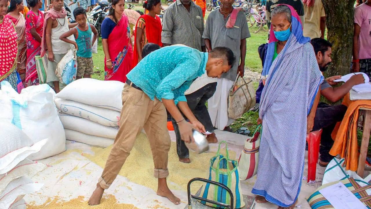 Ration Card Complaint: ঠিক মতো রেশন পাচ্ছেন না? ওজনে গরমিল হচ্ছে? ঘরে বসেই জানান অভিযোগ
