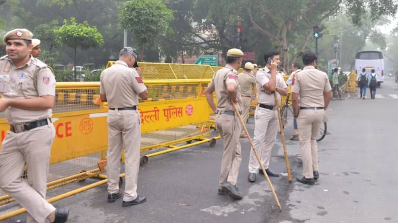 New Parliament Building: রবির সকালে উদ্বোধন, কড়া নিরাপত্তায় মুড়ে ফেলা হল নতুন সংসদ ভবন