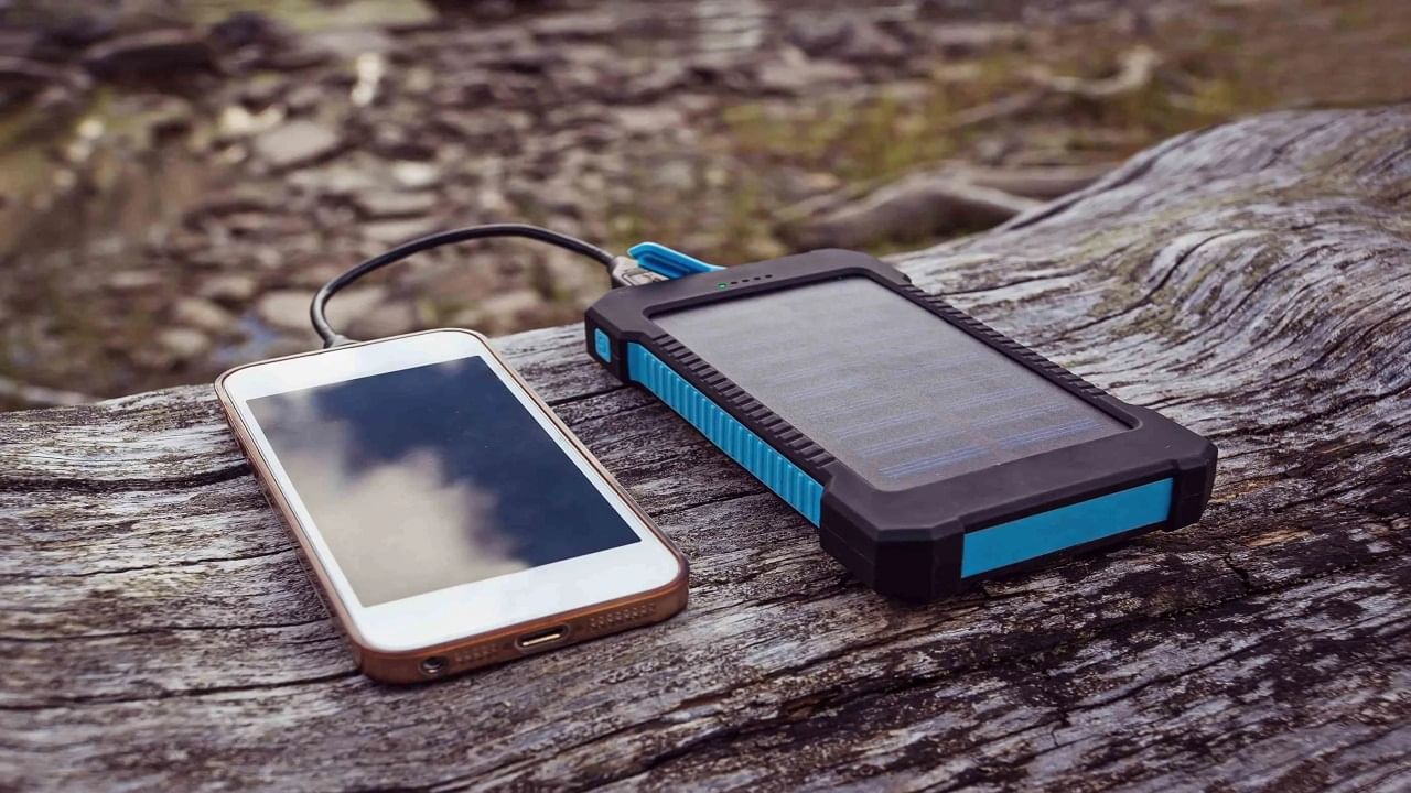 Solar Power Bank: এই পাওয়ার ব্যাঙ্কে দিতে হবে না চার্জ, সঙ্গে চার চারটি Output Cable, দাম একদম সস্তা