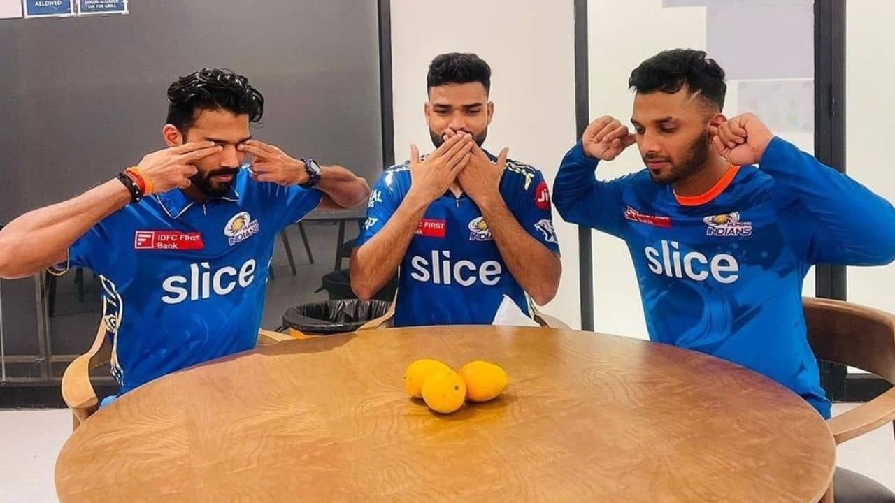 Mumbai Indians, IPL 2023 : রসালো আম চেখে সেলিব্রেশন মুম্বই শিবিরে, নিশানায় কি নবীন?